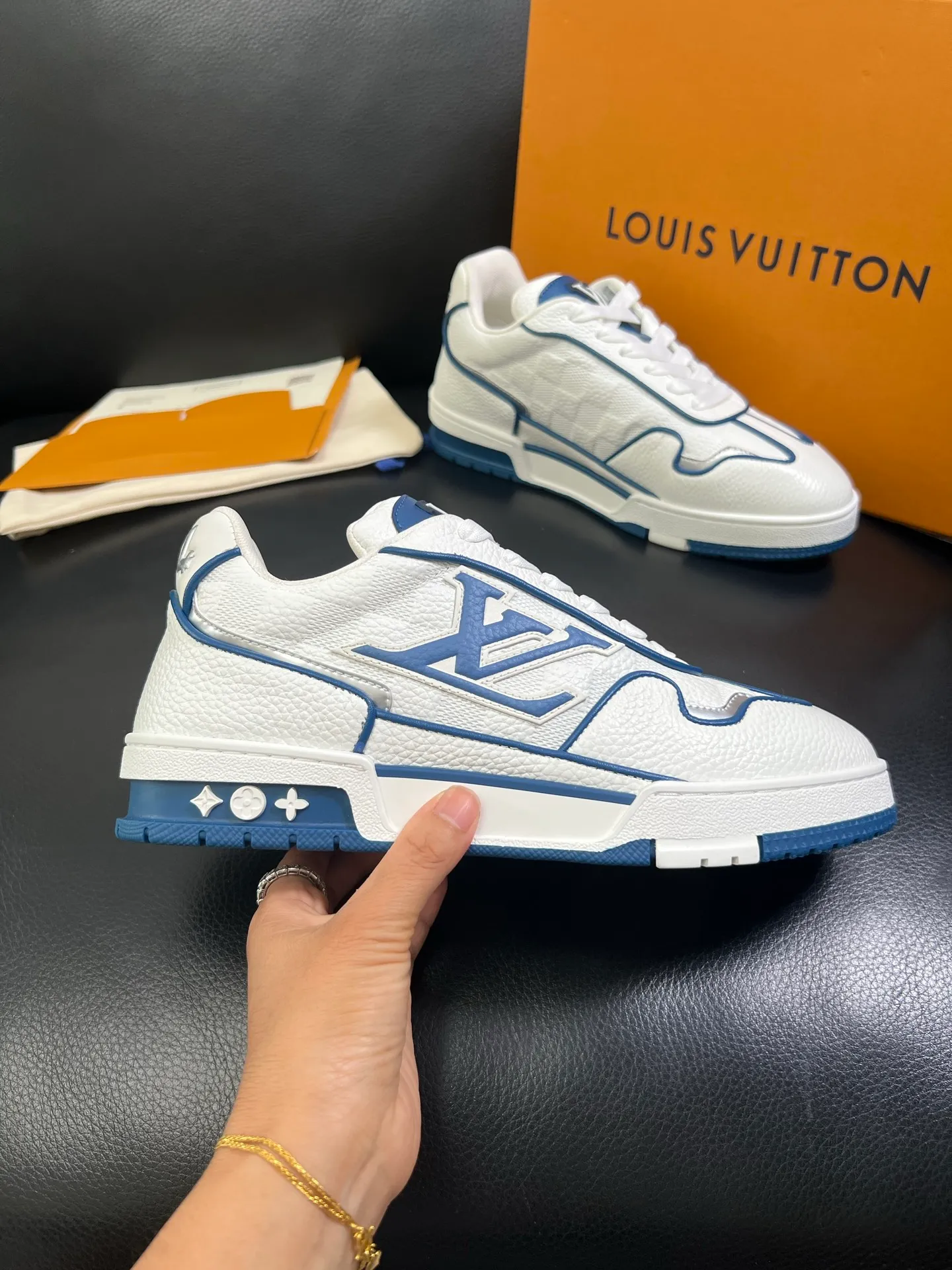 Men's shoes💰840 Lv 🔍Top purchasing agent🇮🇹 Louis Vuitton, the sports sneaker counter is synchronized, the uppers are imported from Italy, high-quality splicing colorful and complex crafts, the imported mesh padding is soft and comfortable, soles: original soles specially provided by the original factory, T men's men's shoes 💰U exclusive movable molded soles are super comfortable, original factory and single goods, 🔍🔍high quality, you can enter and leave the counter at will, welcome to compare, code number 39-44 (customized 38 45) 85878